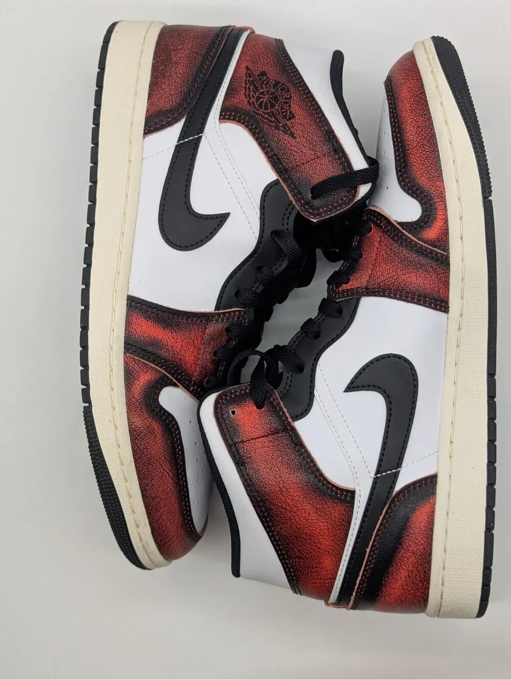 Mens Size 10.5 Nike Jordan 1 SE Mid Wear-Away Chicago Red Black Shoes DV9565-006